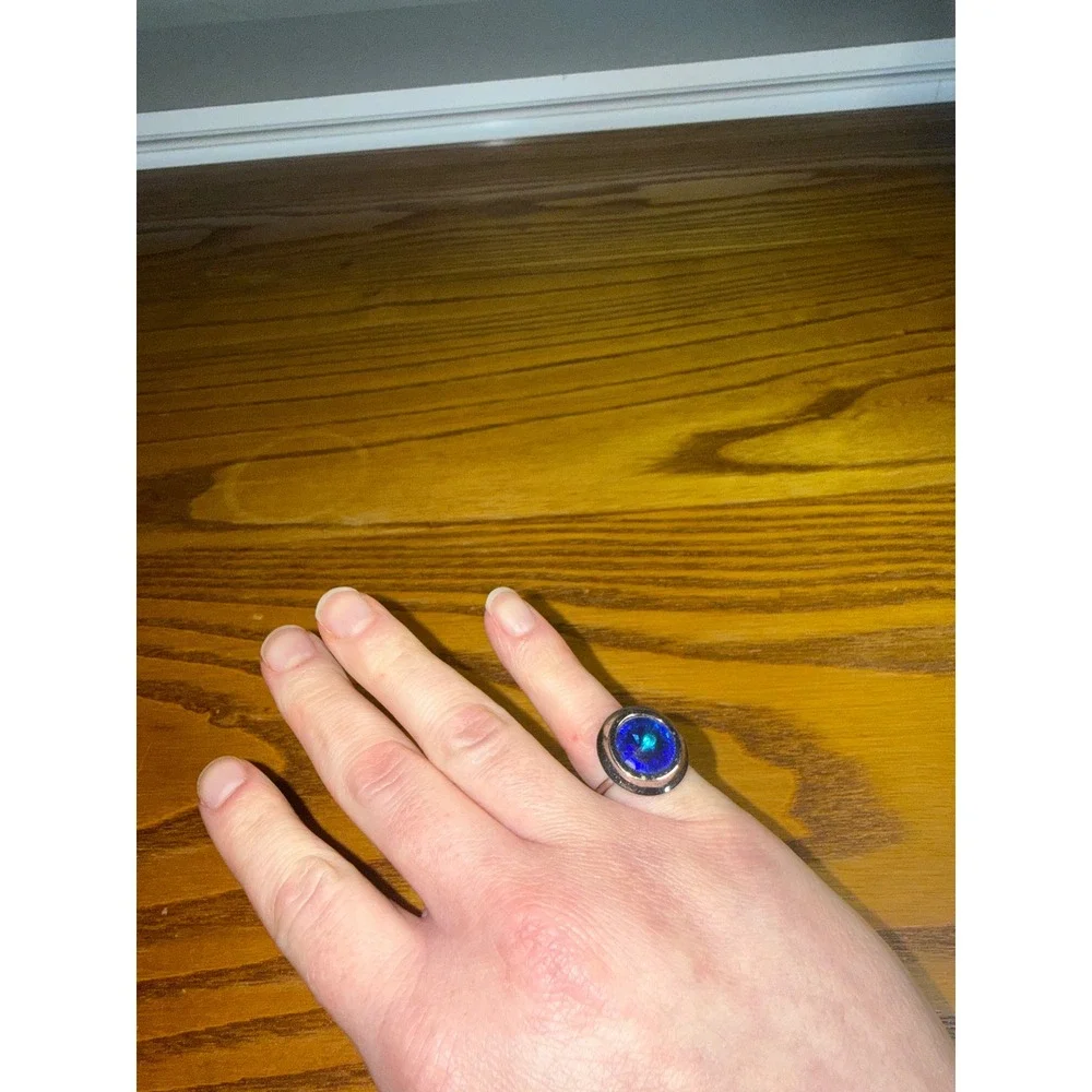 Sarah Coventry Vintage Silver Tone Blue Crystal Round Cocktail Ring Size 5.25